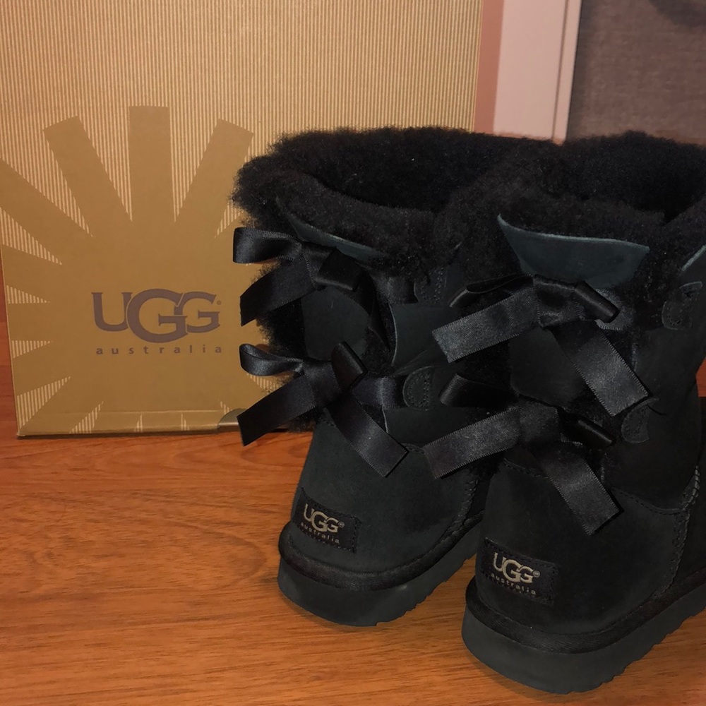 Ugg black size 7 with Box